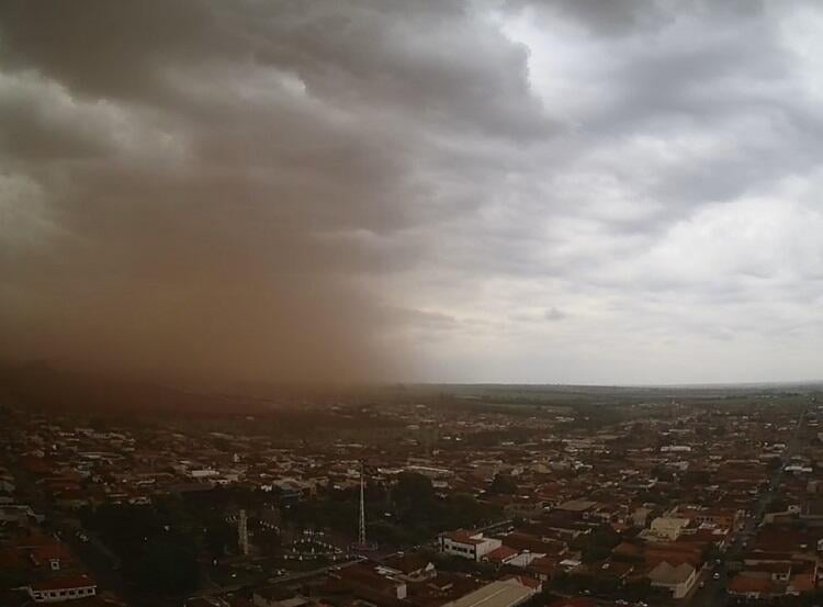 Caiu a temperatura aí pra vocês também? De 39º a tarde, caiu para 23º com  garoa fina e vento fresco no Grajaú, extremo sul de São Paulo. : r/saopaulo