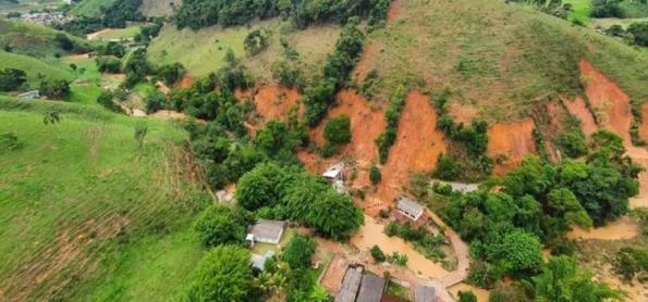 Chuva provoca deslizamento na região do Vale do Rio Doce