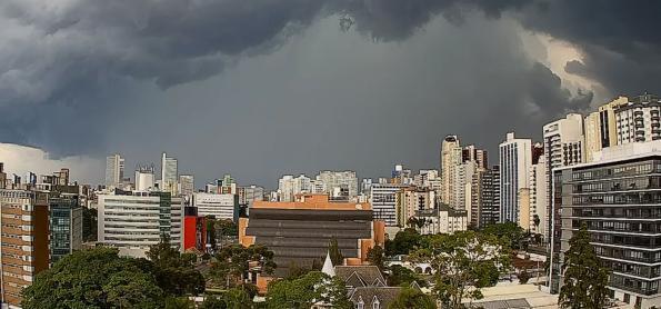Muita chuva na Grande Curitiba