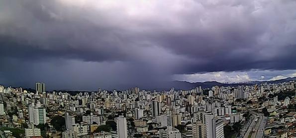 Calor e muitas pancadas de chuva pelo Brasil