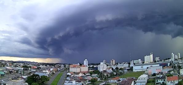 Risco de chuva forte em todas as Regiões do Brasil
