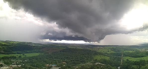 ZCAS se desfaz, mas Brasil ainda tem muita chuva nesta terça