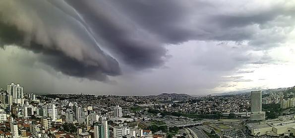 Muitas áreas do Sudeste e do Centro-Oeste com chuva forte