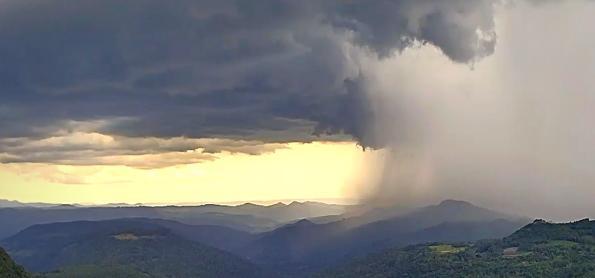 Na mira das nuvens de temporal
