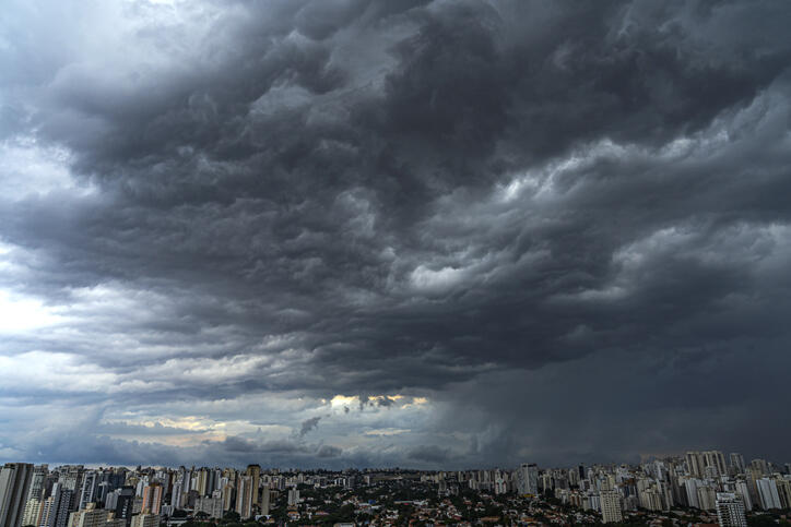 Frente fria muda o tempo em SP neste domingo - Notícias Climatempo