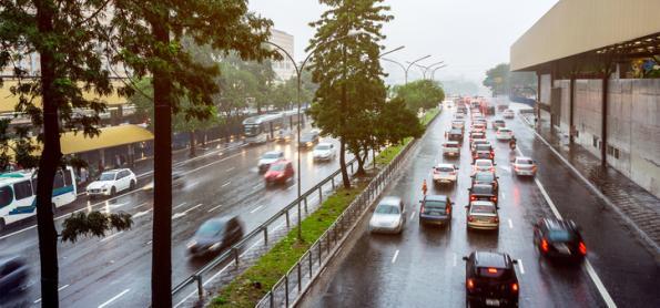 Alagamentos e deslizamentos marcaram a terça em São Paulo