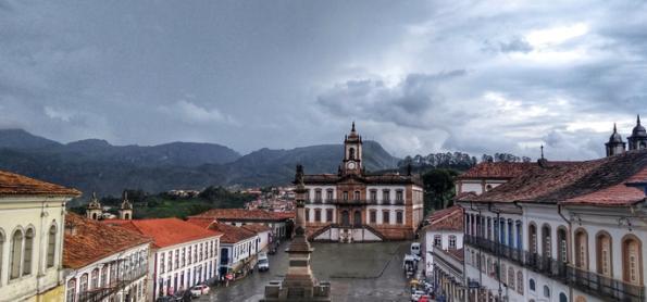 Feriado prolongado começa com temporais e termina em sol em MG
