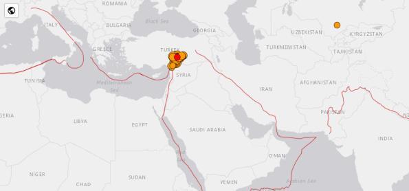 Frio intenso castiga os sobreviventes do terremoto na Turquia