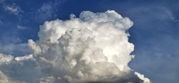 Sábado com ventania de ciclone e risco de chuva forte no Brasil