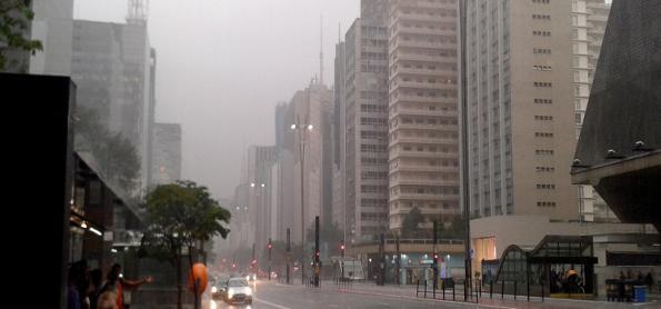 Temporais se espalham por São Paulo e semana termina fria