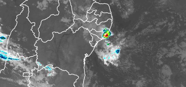 Chuva forte marca o primeiro dia de junho no litoral do Nordeste