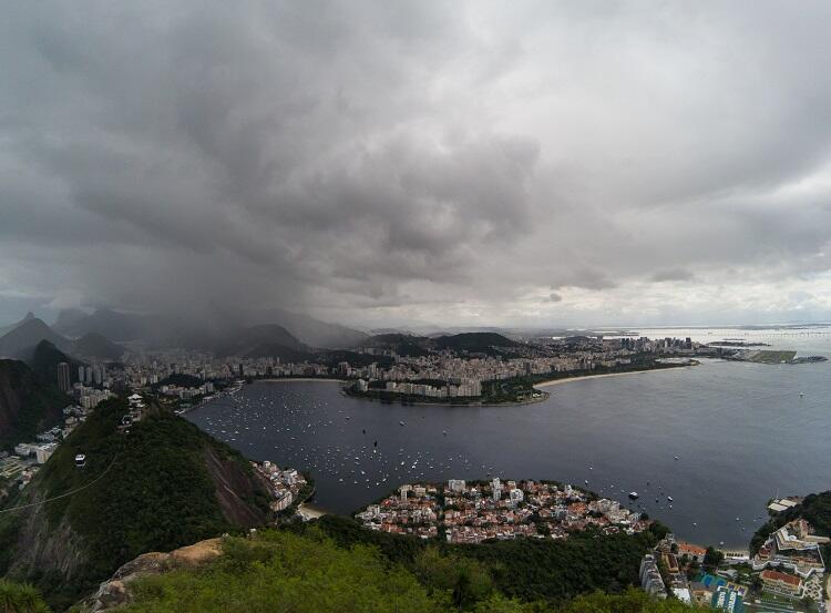 Frente fria causa chuva e queda da temperatura no RJ - Notícias Climatempo