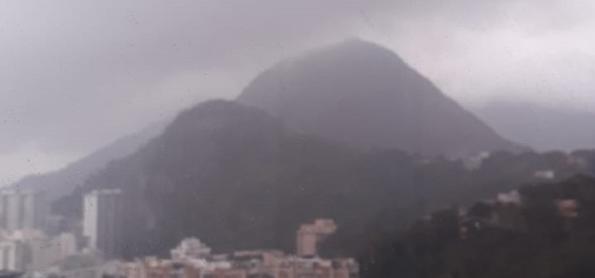 Dia com chuva em quase todo o litoral brasileiro