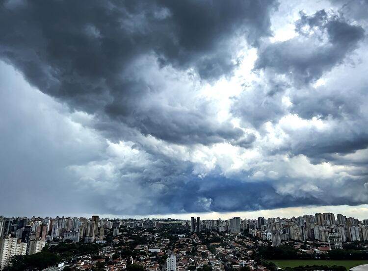 Frente fria muda o tempo em SP neste domingo - Notícias Climatempo