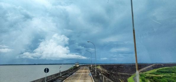 Frente fria provoca temporais e diminuição de temperatura no Sul