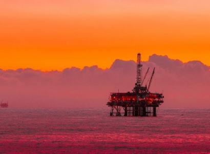 Uma plataforma de petróleo offshore na costa oeste dos EUA (Foto: Unsplash-Arvind Vallabh/ONU News)