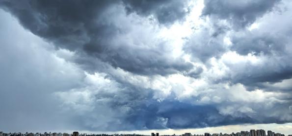 Virada no tempo: chuva aumenta e temperatura diminui em SP 