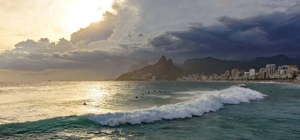Ciclones: ondas poderosas em Sochi e Rio de Janeiro