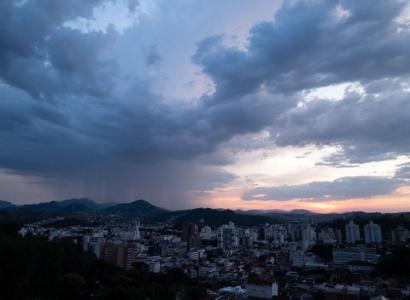 Calor e pancadas de chuva no Sudeste esta semana (Foto: Itajubá (MG), por Alana Gabriele)