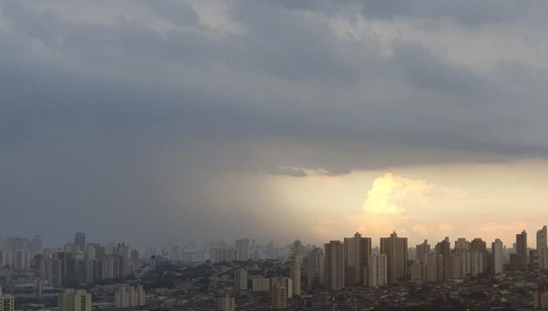 Sem chuva, Estação da Luz tem grande incêndio - Notícias Climatempo