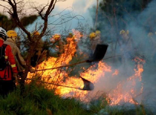Combate a incêndios no Pantanal na região de Corumbá, mato Grosso do Sul (Foto: Bruno Rezende-CBMS-Fotos Públicas)