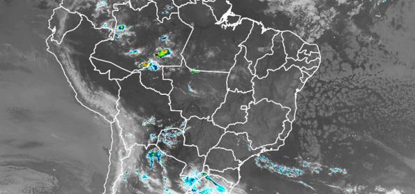 Ar seco, fumaça e muito calor no Brasil nesta quarta-feira