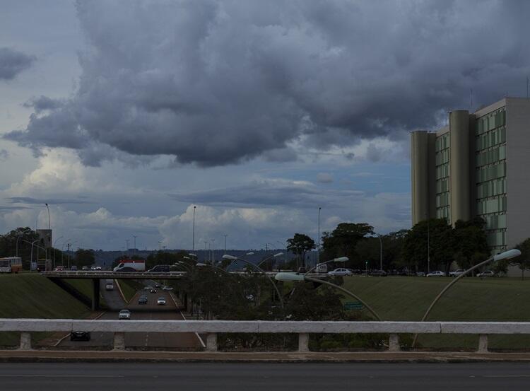 Imagem Brasília supera a média de chuva de outubro com 4 temporais