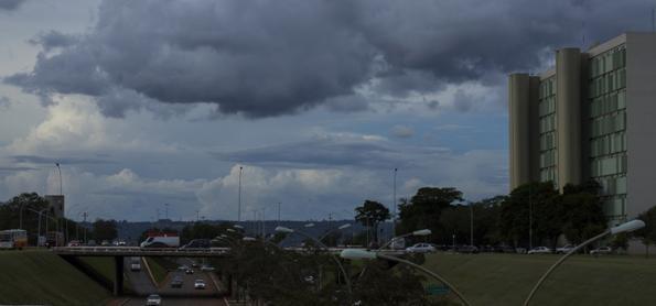 Brasília supera a média de chuva de outubro com 4 temporais