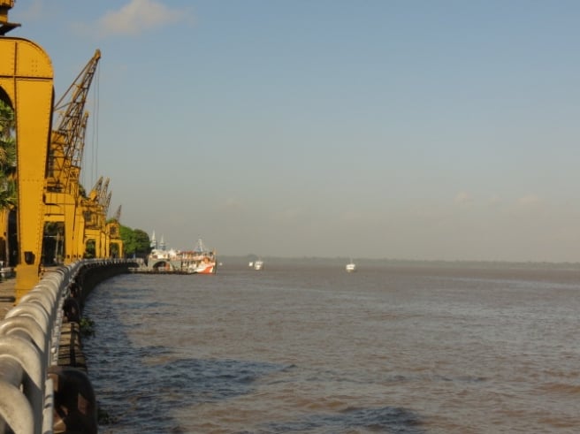 BAIA DO GUAJARÁ EM FRENTE AO VER-O-PESO EM BELÉM DO PARÁ