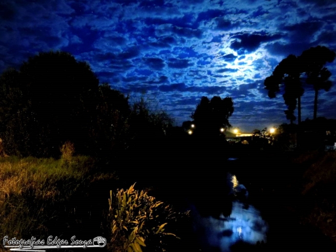 Fenômeno da "lua azul" ilumina o céu nesta sexta-feira...