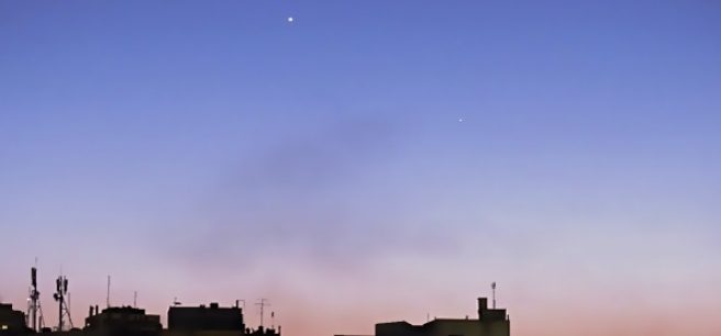 Vênus, Júpiter e Regulus no Crepúsculo Vespertino