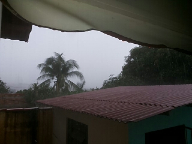 Chuva forte em Rialma e Ceres, estado de Goiás. A cidade ao fundo é Ceres.