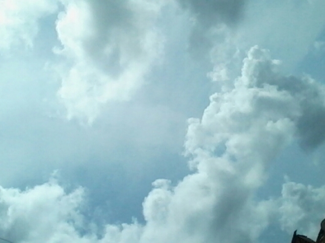 No Bairro de Santo Amaro de Sirinhaem - PE  Muito Calor Com Poucas Nuvens A Noite Com Previsão de Chuva.