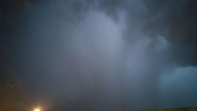 Imagem de nuvens que causaram o temporal em Samambaia/DF, em 19/10