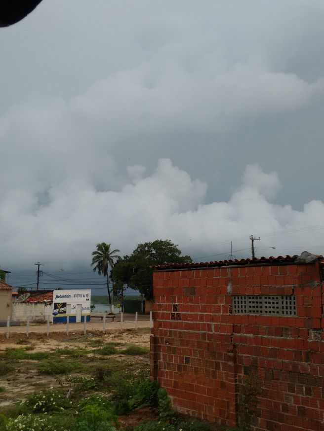 Chuva não para aqui na cidade de Fortim-Ce desde a noite de ontem... Zcit atuando e trazendo muitas chuvas sobre o nosso Ceará... 