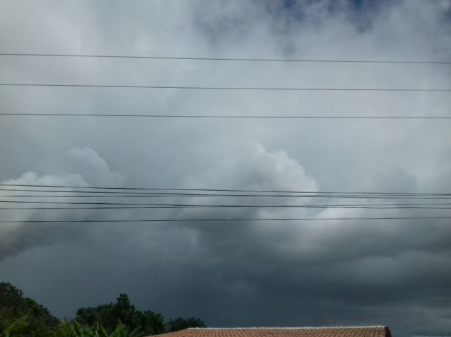 Calor e pancadas de chuva em Vitória da Conquista - BA