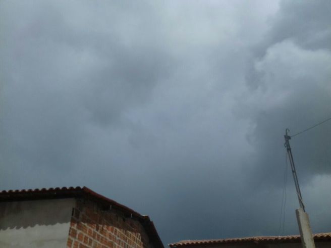 Rajadas de vento fortes na região de Conquista Bahia 