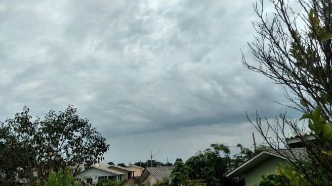 Tempo nublado e chuviscando em Dois vizinhos Paraná 