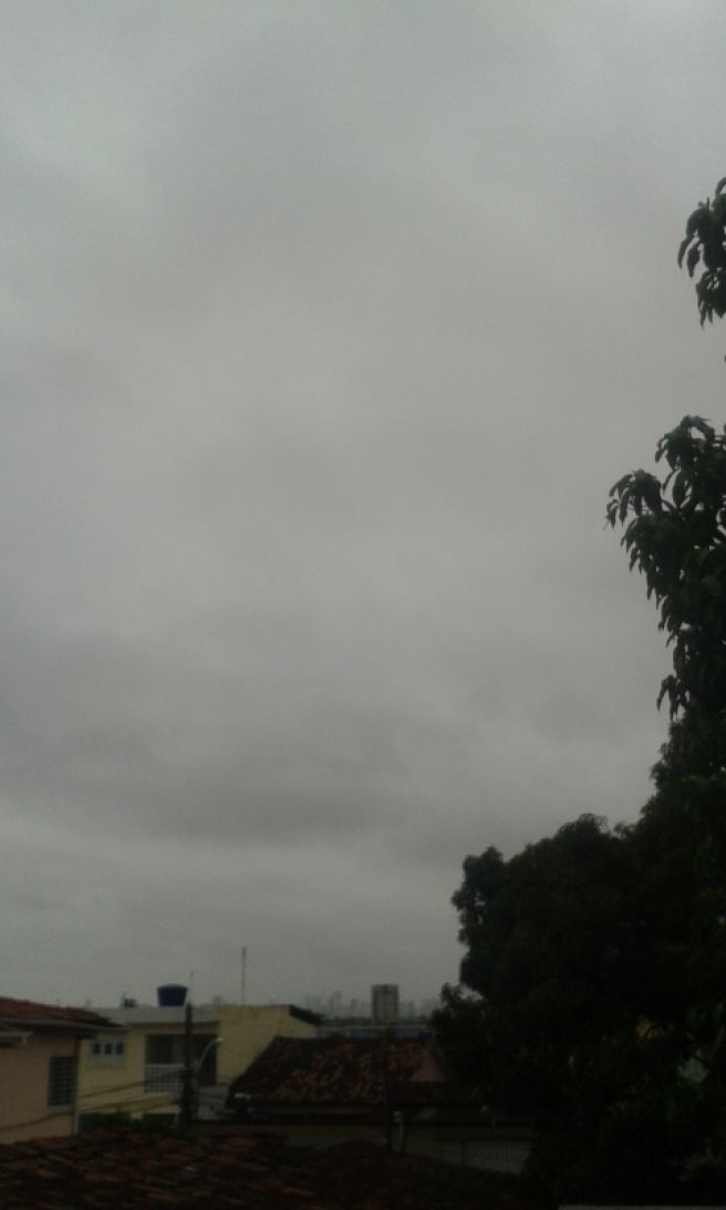 Manhã de céu nublado em Recife