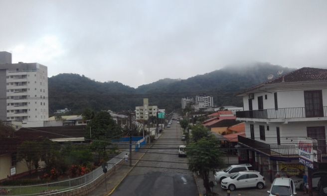 Joinville  amanheceu com chuva fina