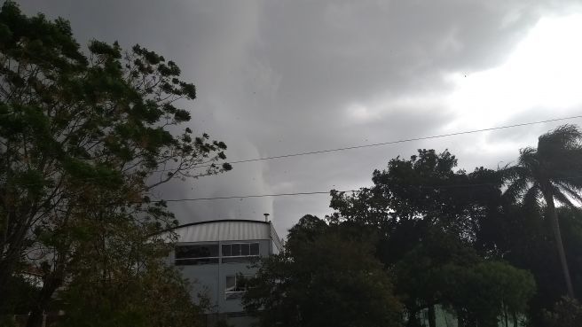 Imagens da chuva em Erechim no inicio da tarde desta quinta-feira (30) em  Erechim 