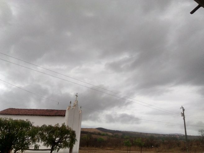 Manhã de chuva aqui na região de Quixelô 