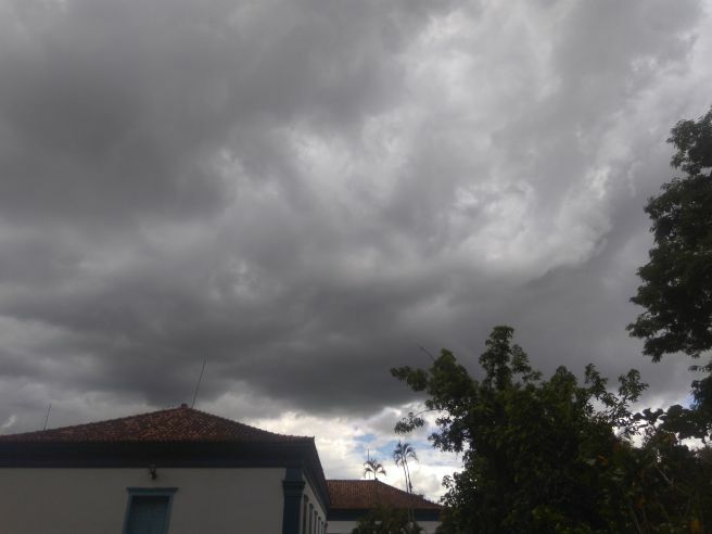 Nuvens carregadas, e clima abafado, V.Redonda