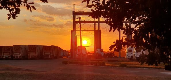 Pôr do sol na saída de expediente.
