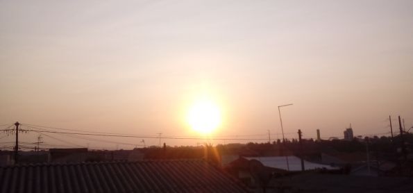 Por do sol nesse fim de tarde de segunda feira na cidade industrial ,curitiba. #fotografootempo