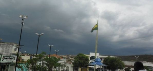 Noite de sabado com tempestade em brumado