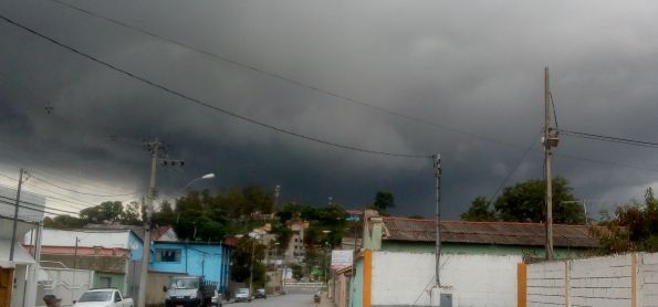 TEMPESTADE PASSANDO. BETIM MG