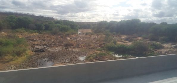 O RIO DAS CONTAS SECOU EM SUSSUARANA DISTRITO DE TANHAÇU - BA