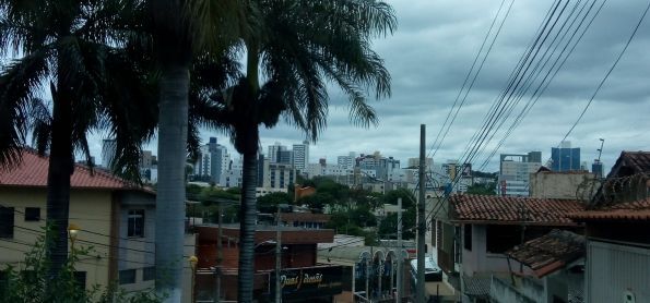 DIA FRIO E NUBLADO EM BETIM/MG