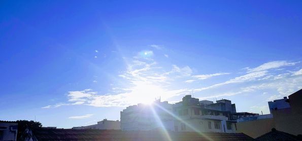 Sol forte pela manhã